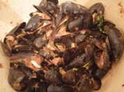 Une photo de huile piment espelette