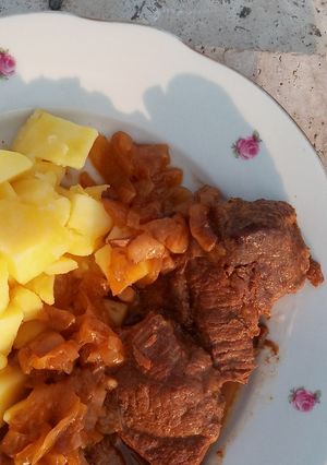 Sült marhacomb hagymaágyon🐃🕚✨ recept fotója