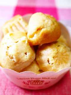 A picture of Strawberry Milk Mini Cakes for Cherry Blossom Viewing.