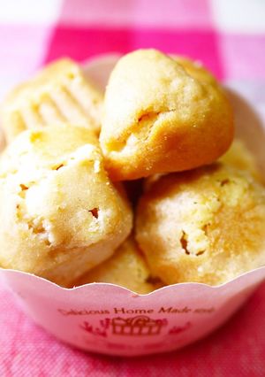 A picture of Strawberry Milk Mini Cakes for Cherry Blossom Viewing.