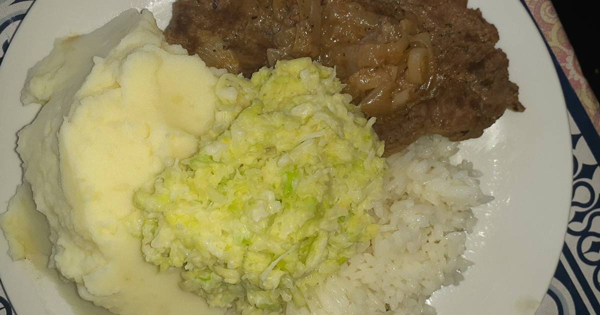 Bistec con puré arroz y ensalada de repollo Receta de Ceci Hernandez