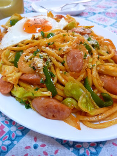 A picture of Napolitan-style Yakisoba Noodles.