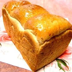 Fluffy & Moist Oatmeal Bread A picture of Fluffy & Moist Oatmeal Bread.