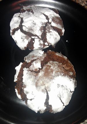 A picture of easy chocolate cookies.