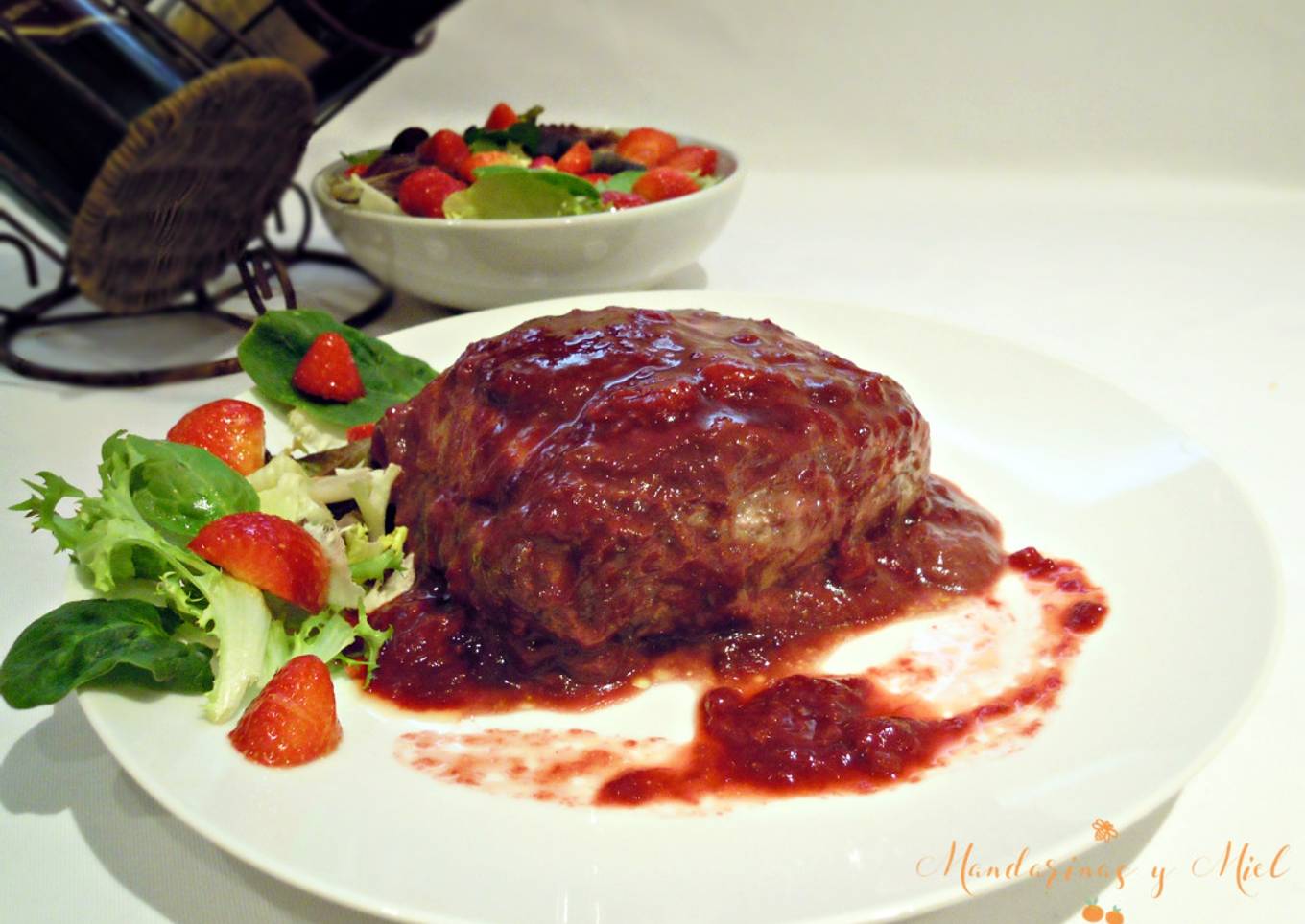 Lomo con salsa de vino tinto y fresas