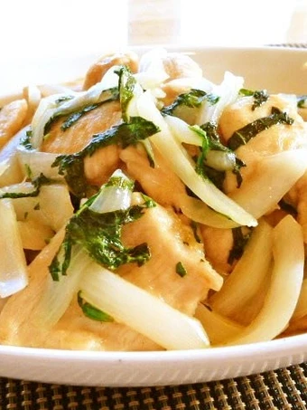 Simple Way Prepare Recipe Stir-fried Chicken Breast and Shiso Leaf with Lemon Juice and Fish Sauce that is Delicious, Can Spoil the Tongue}