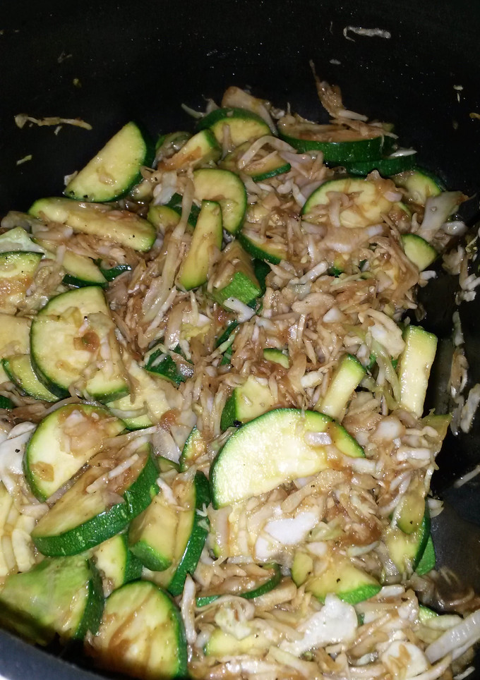 A picture of Cabbage & zucchini.