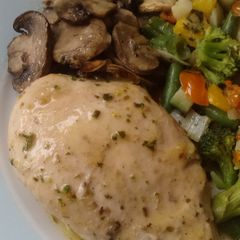 A picture of Vickys Garlic & Herb Chicken and Mushrooms, GF DF EF SF NF.