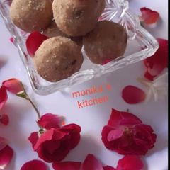 A picture of Dry fruit aata ladoo.