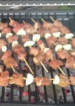 A picture of Beef & Garlic Kebabs.