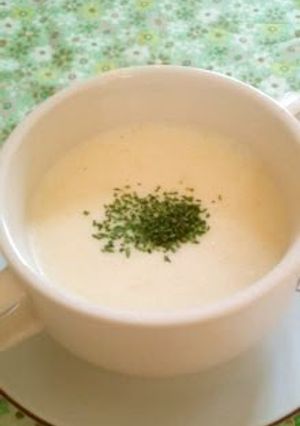 A picture of Authentic, Rich and Healthy Vichyssoise.