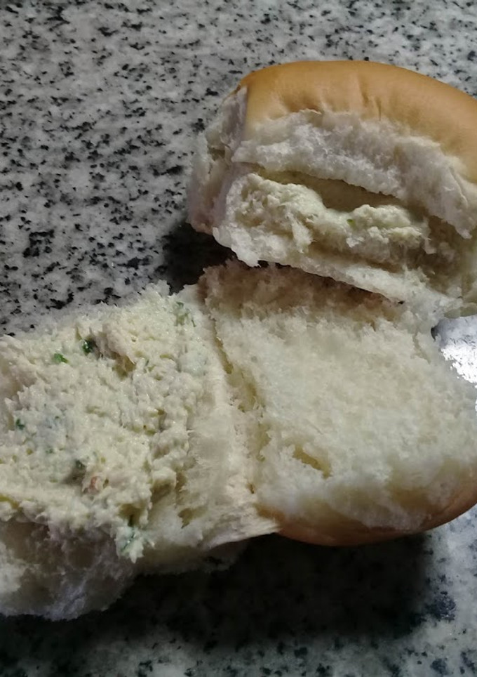 Una foto de Chips de pollo, queso crema y ciboulette