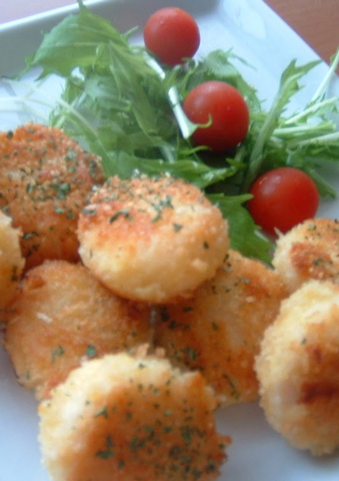 A picture of Scallops with Cheesy Panko.