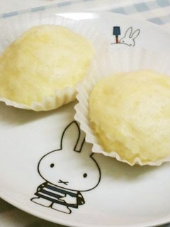 A picture of Yogurt Steamed Bread with Pancake Mix in a Frying Pan.