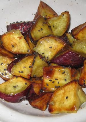 A picture of Honey Flavored Daigaku-imo (Deep-Fried & Caramelized Sweet Potatoes).