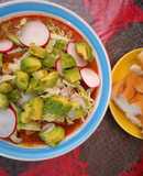 Pozole con codillo, espinazo y trozo (puerco) en olla de presión