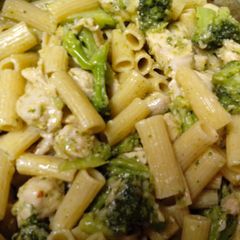 A picture of Chicken Broccoli and Ziti.