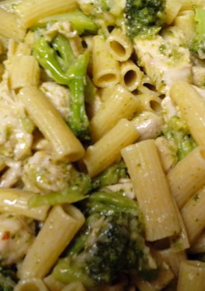 A picture of Chicken Broccoli and Ziti.