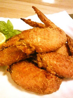 A picture of Crispy Curry-Flavored Chicken Wings.