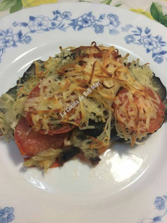 Una foto de Berenjenas y tomates con queso