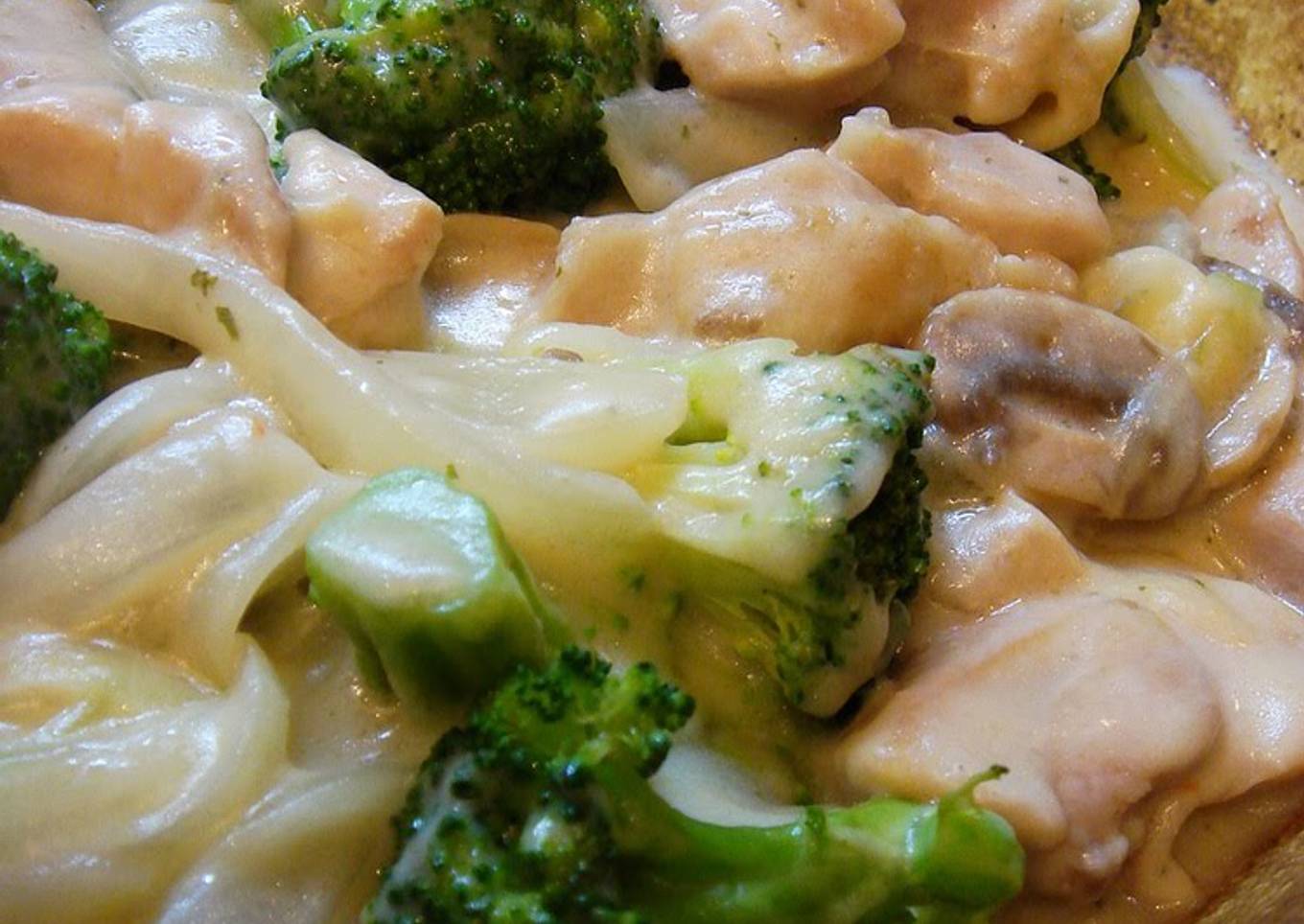 Garlicky Chicken in Cream Sauce