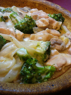 A picture of Garlicky Chicken in Cream Sauce.