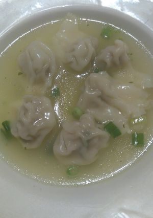 A picture of wonton soup.