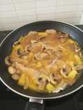 Lomo de cerdo en gravy de durazno