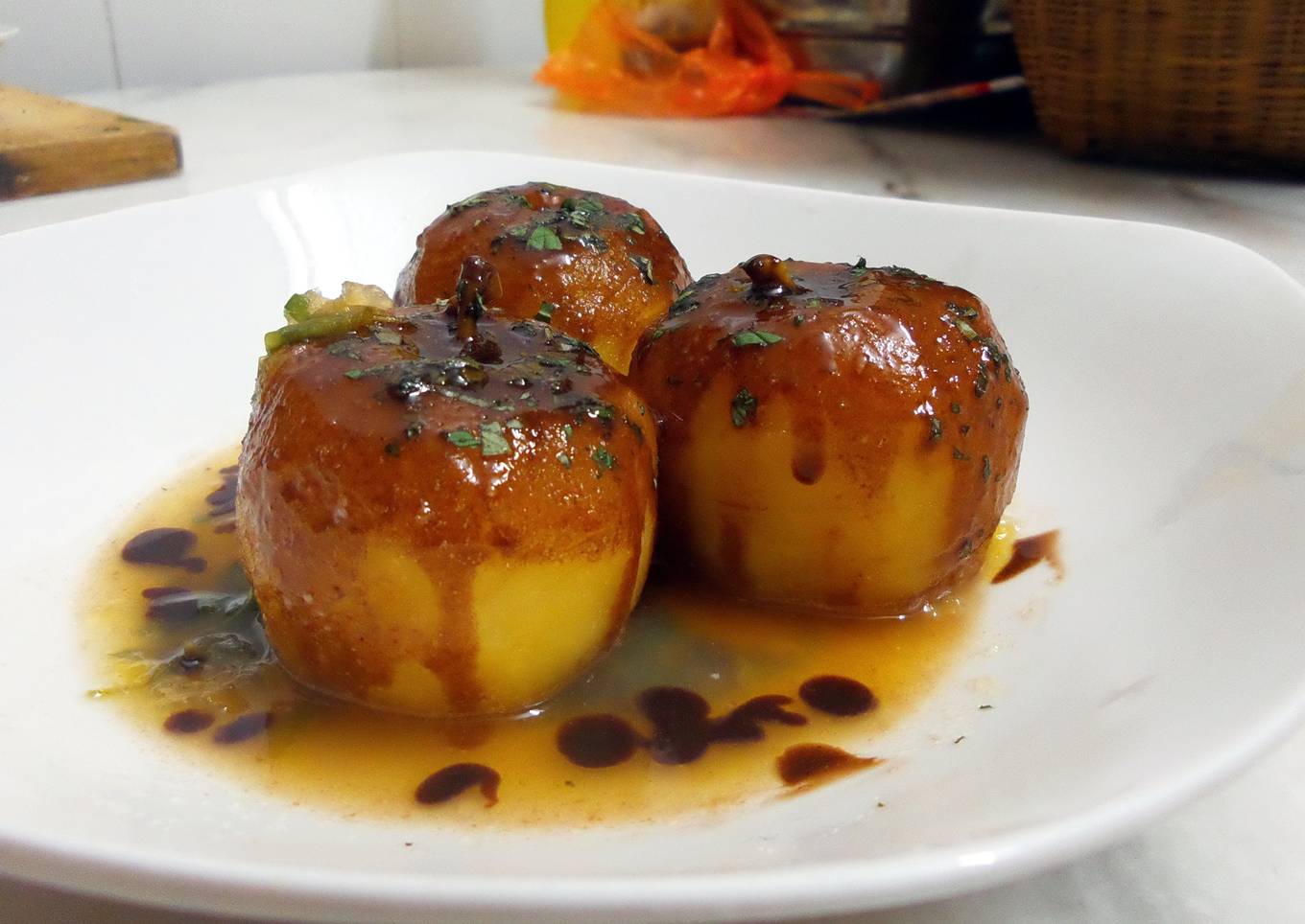 Braised apple with chocolate