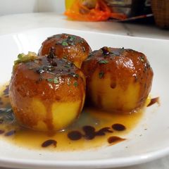 A picture of Braised apple with chocolate.