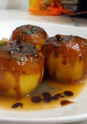 A picture of Braised apple with chocolate.