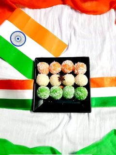 ট্রাই কালার নারকেল লাড্ডু (tricolour narkel ladoo recipe in Bengali) রেসিপির প্রধান ছবি