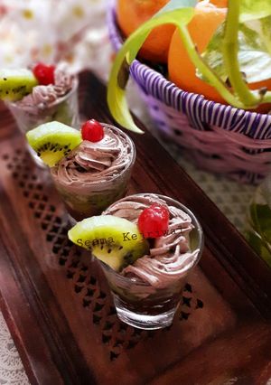 कीवी चॉकलेट पुडिंग (Kiwi chocolate pudding recipe in hindi) रेसिपी मुख्य फोटो