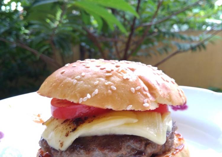 Recipe: Appetizing Homemade Burger🍔