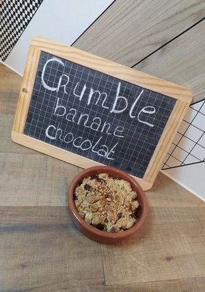 Une photo de Crumble banane chocolat beurre de cacahuète
