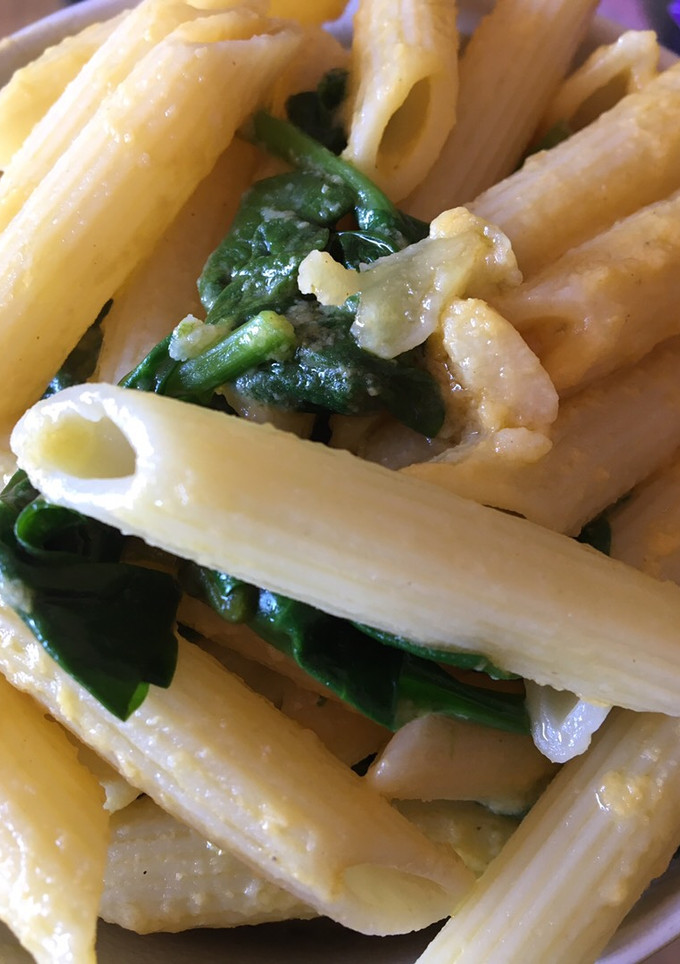 Una foto de Macarrones con espinacas