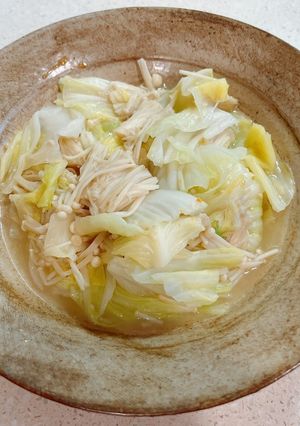 A picture of Creamy Enoki Mushroom Stir-Fried Cabbage.