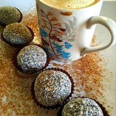 A picture of Chocolate cake pops.