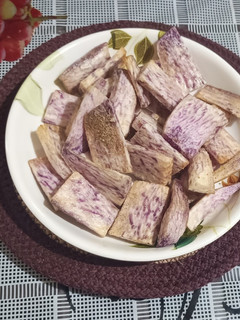 A picture of Purple yam chips.