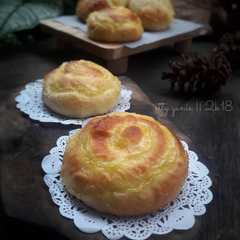 A picture of Pillow Chesee Bread.