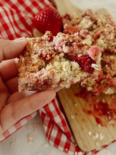 Una foto de Crumble de fresas