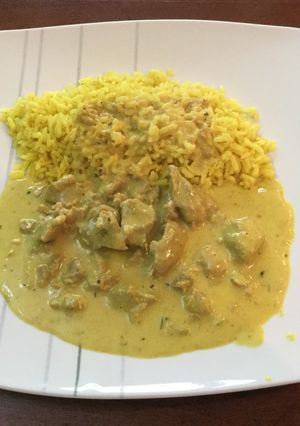 Una foto de Curry de pavo con arroz Thai
