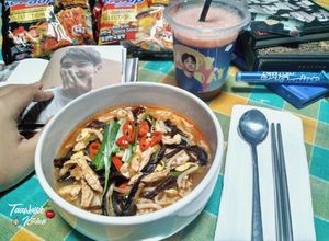 Foto resep Ramyeon Dalkgaejang (라면 닭개장)