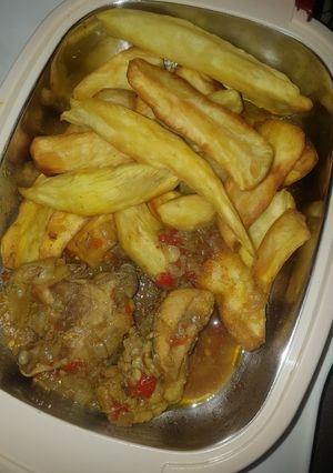 A picture of Fried sweet potatoes and chicken pepper soup.