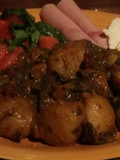Una foto de Papas con espinacas