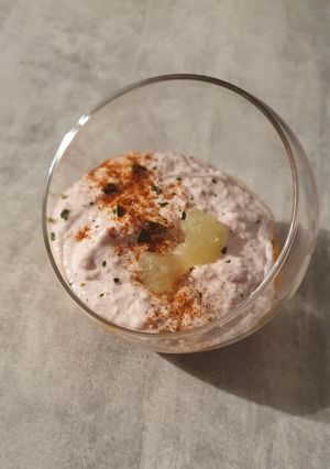 Une photo de Verrine à la mousse de jambon et crème de tomates au parmesan