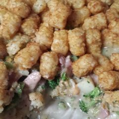 A picture of Ham tater tot casserole.