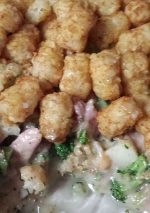 A picture of Ham tater tot casserole.