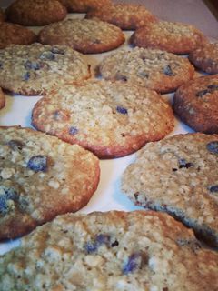 A picture of Banana-Oatmeal Chocolate Chip Cookies.