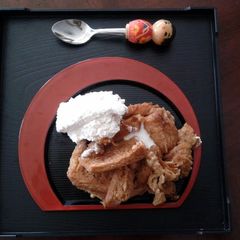 A picture of Cinnamon bread pudding with vanilla cream.